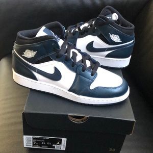 Air Jordan mid Armory navy 7Y / womens 8-8.5